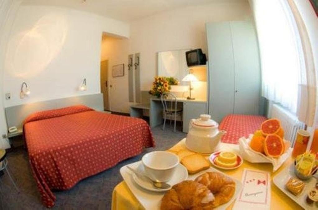 Hotel Milano Pistoya Habitación foto
